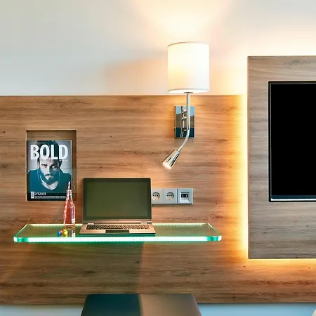 Moxy London Heathrow Airport Hotel Hounslow Exterior photo