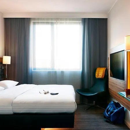 Moxy London Heathrow Airport Hotel Hounslow Exterior photo