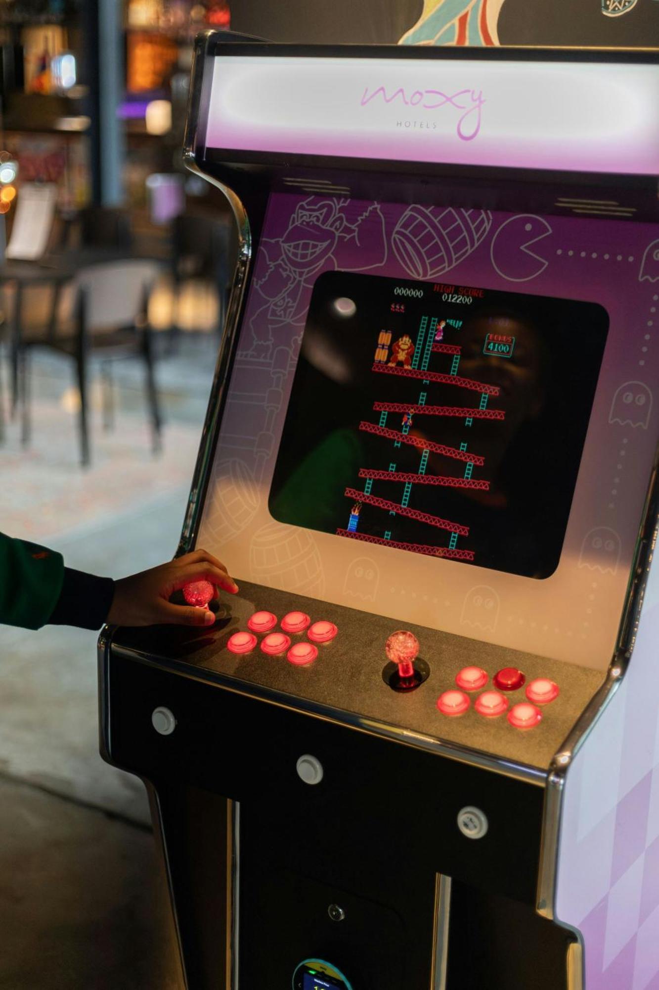 Moxy London Heathrow Airport Отель Хаунслоу