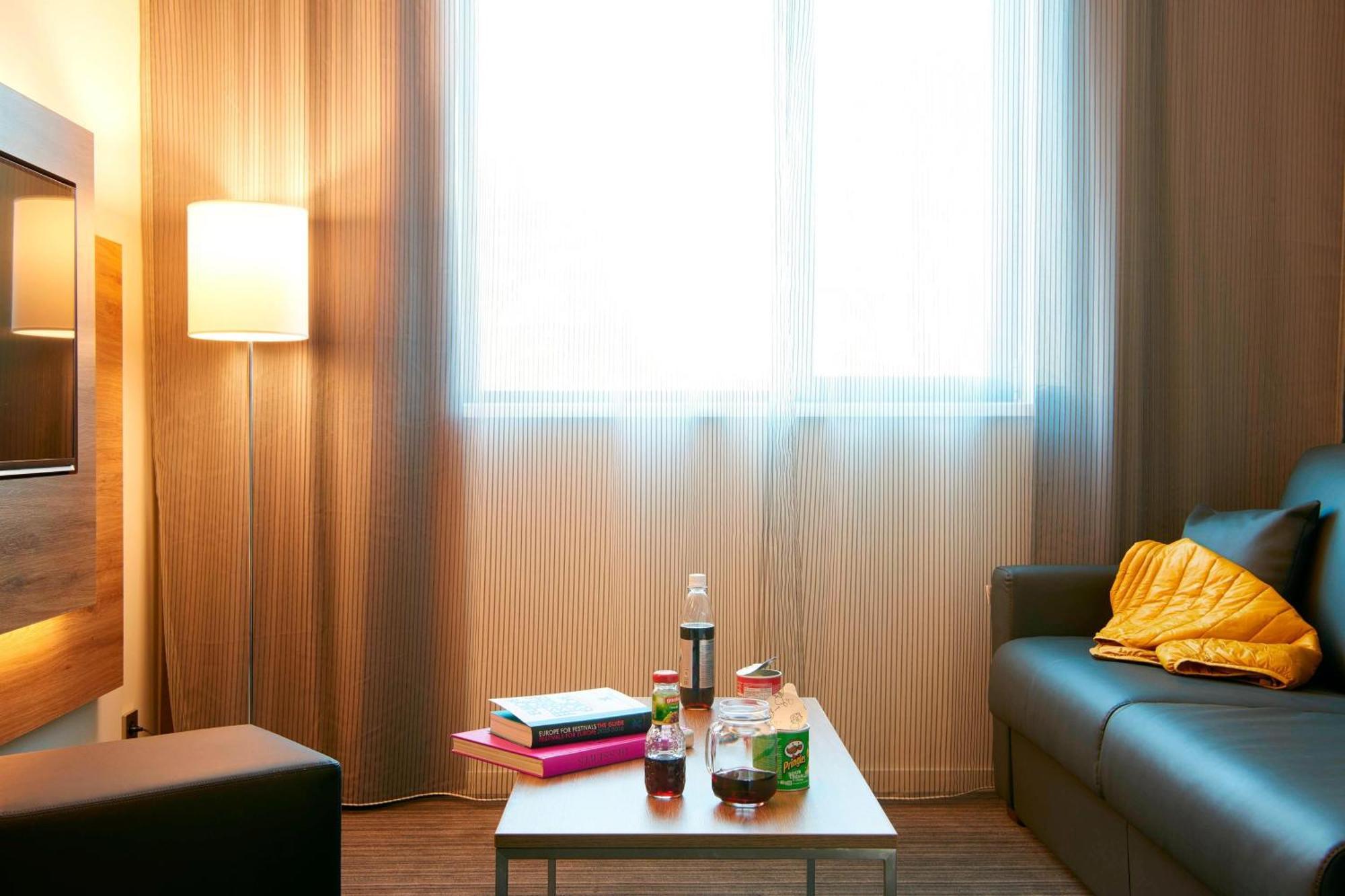 Moxy London Heathrow Airport Hotel 4*