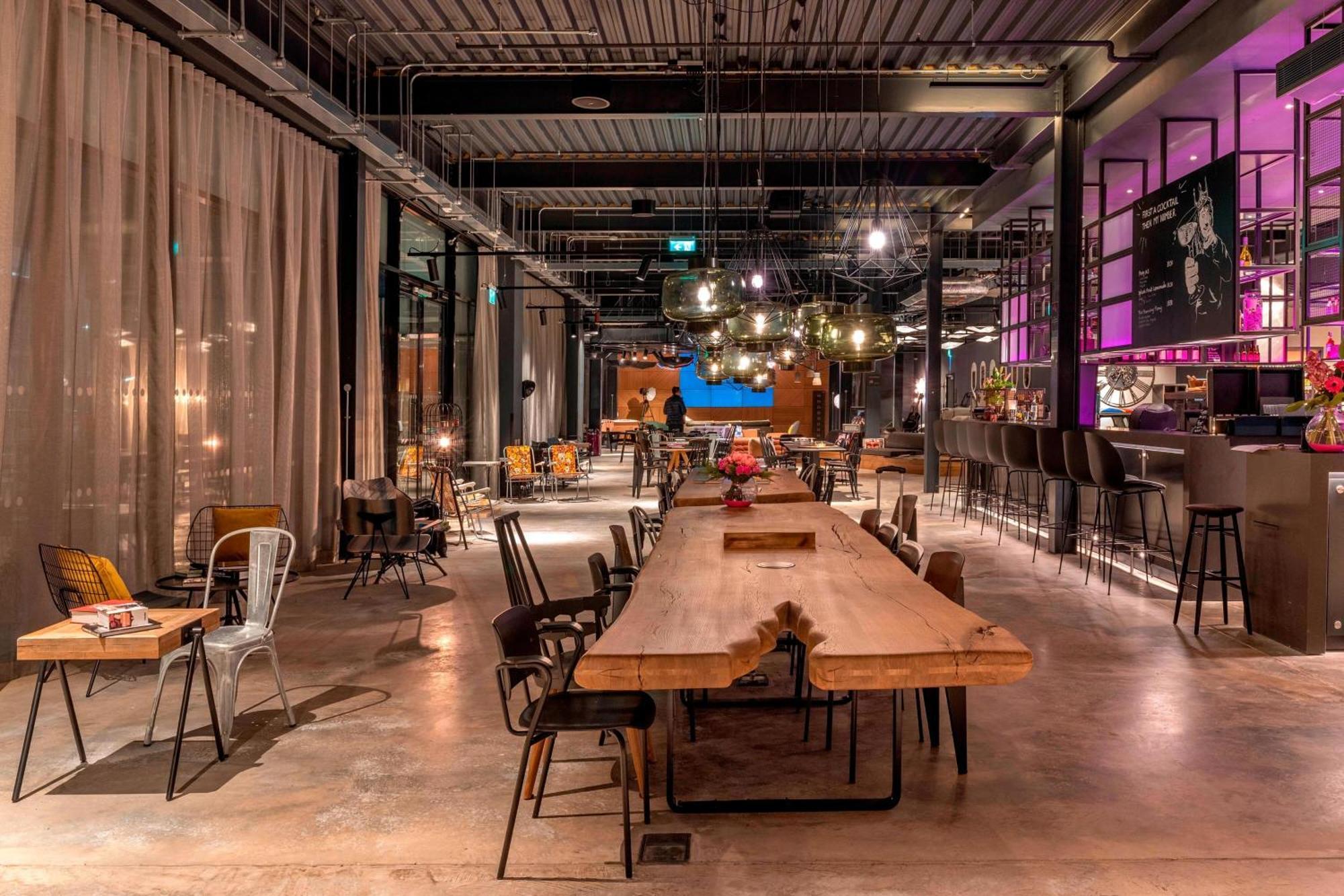 Hotel Moxy London Heathrow Airport
