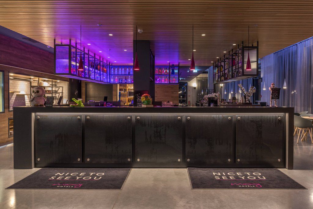 Hotel Moxy London Heathrow Airport 4*