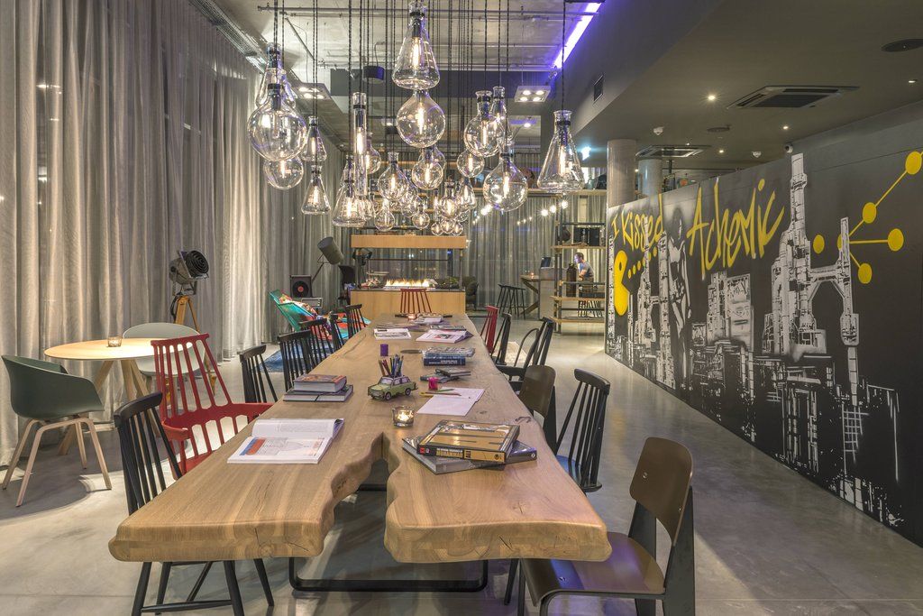 Moxy London Heathrow Airport 4*