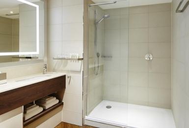Moxy London Heathrow Airport Hotel 4*