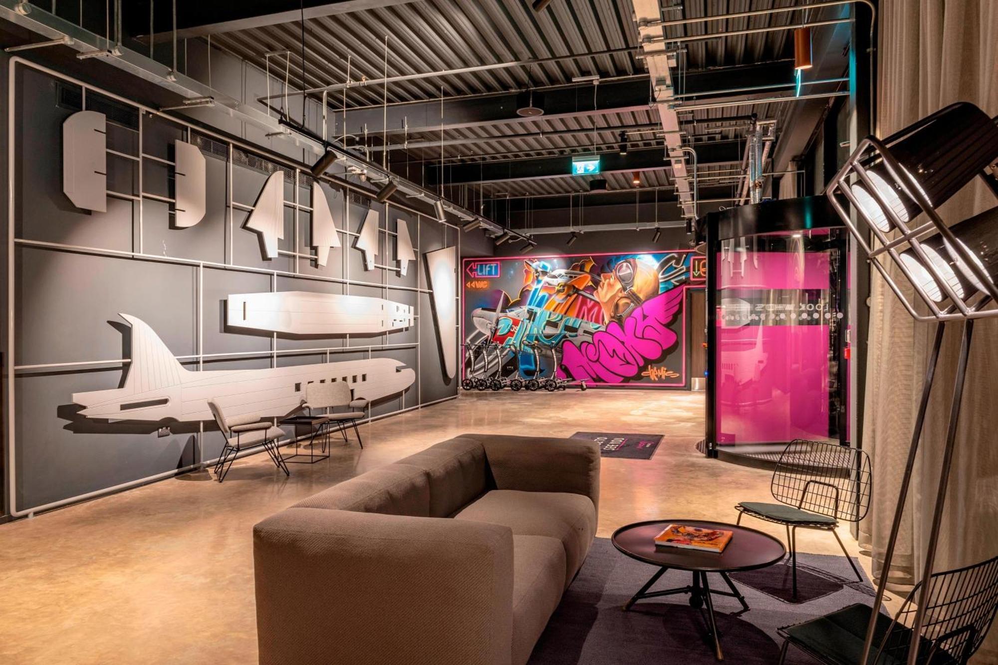 Moxy London Heathrow Airport Hotel Hounslow